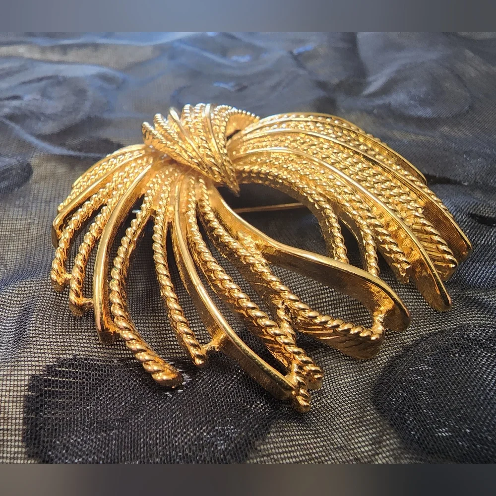 Vintage Signed Monet Mirador Brooch/Pin
